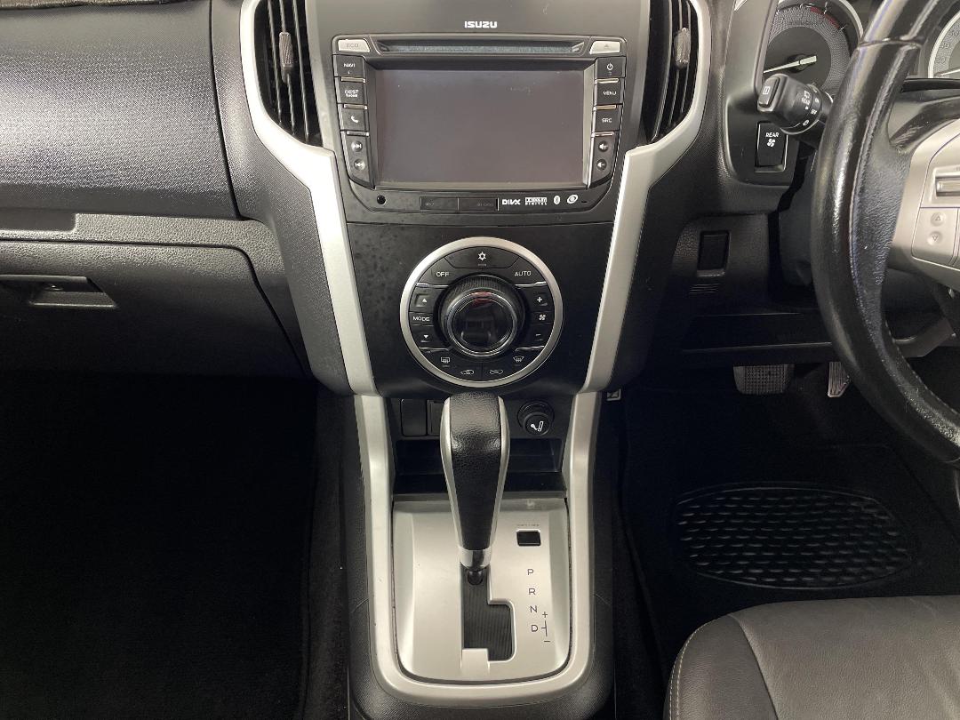 Photo '18' of Isuzu MU-X