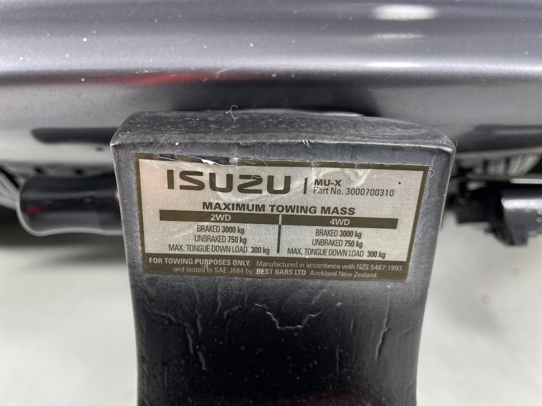 Photo '28' of Isuzu MU-X