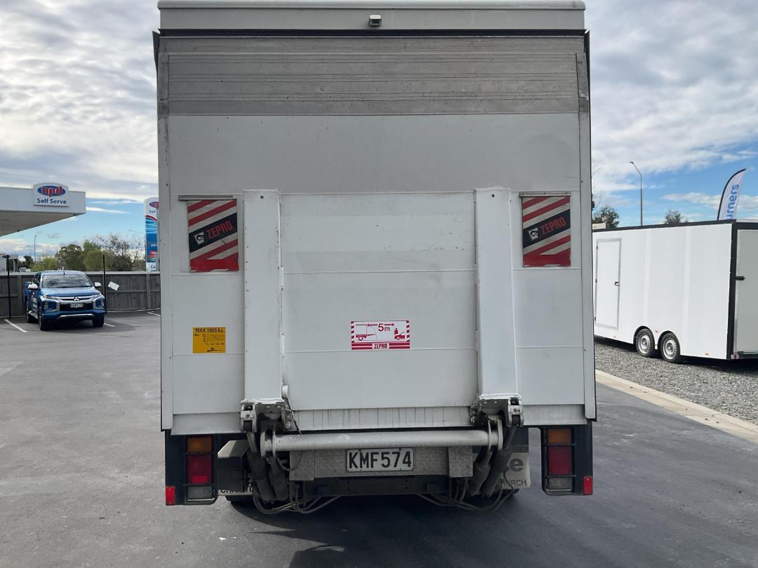 Photo '6' of Isuzu N Series NPR325M Box Body Photo '6' of Isuzu N Series NPR325M Box Body