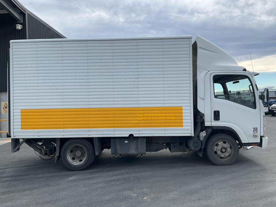 Photo '4' of Isuzu N Series NPR325M Box Body Photo '4' of Isuzu N Series NPR325M Box Body