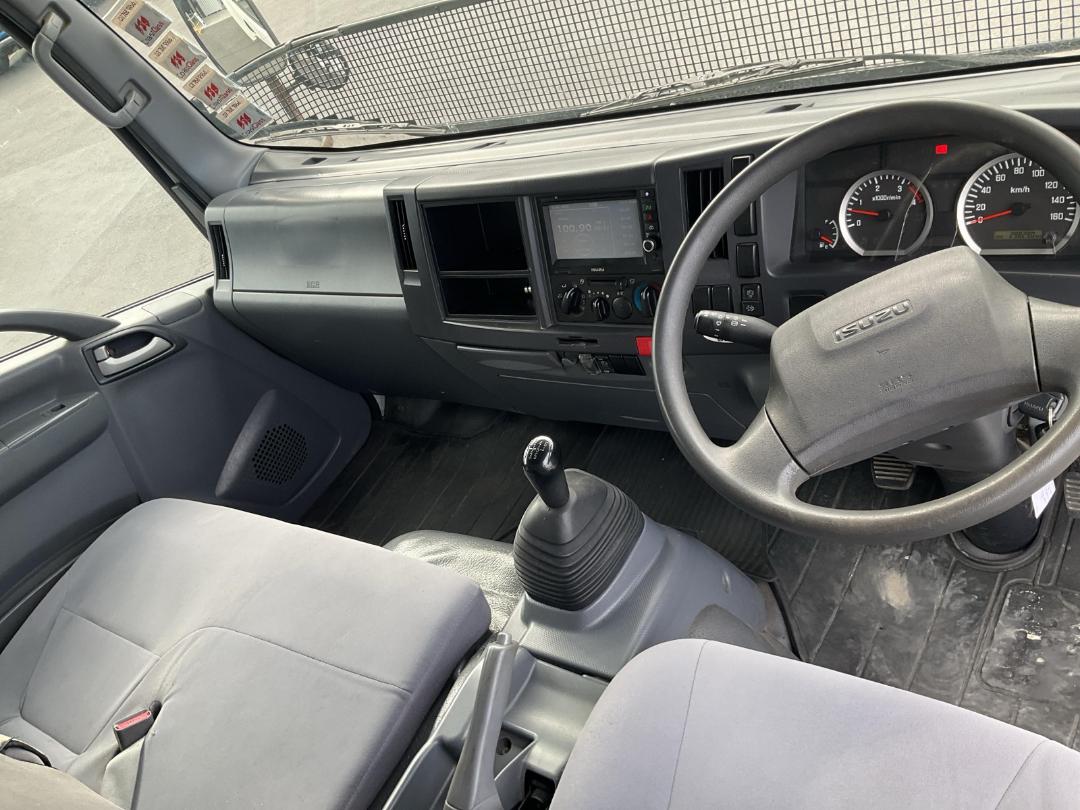 Photo '13' of Isuzu N Series NPR325M Box Body Photo '13' of Isuzu N Series NPR325M Box Body