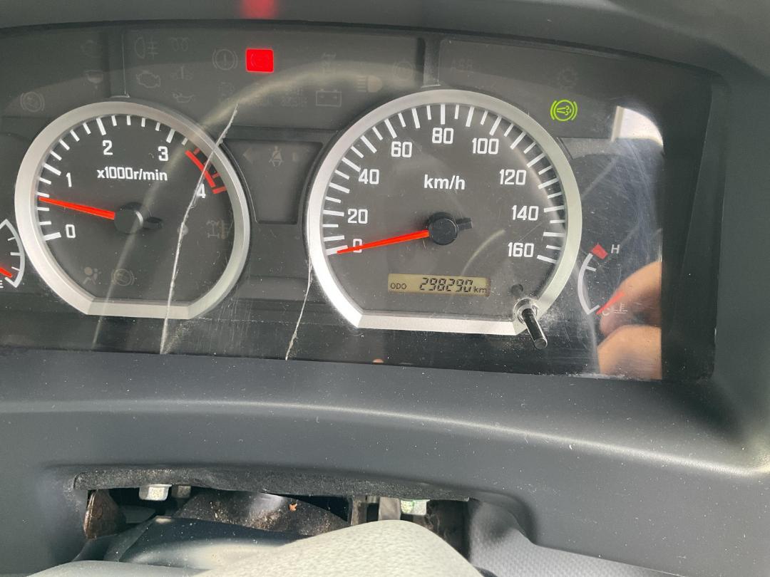 Photo '15' of Isuzu N Series NPR325M Box Body Photo '15' of Isuzu N Series NPR325M Box Body