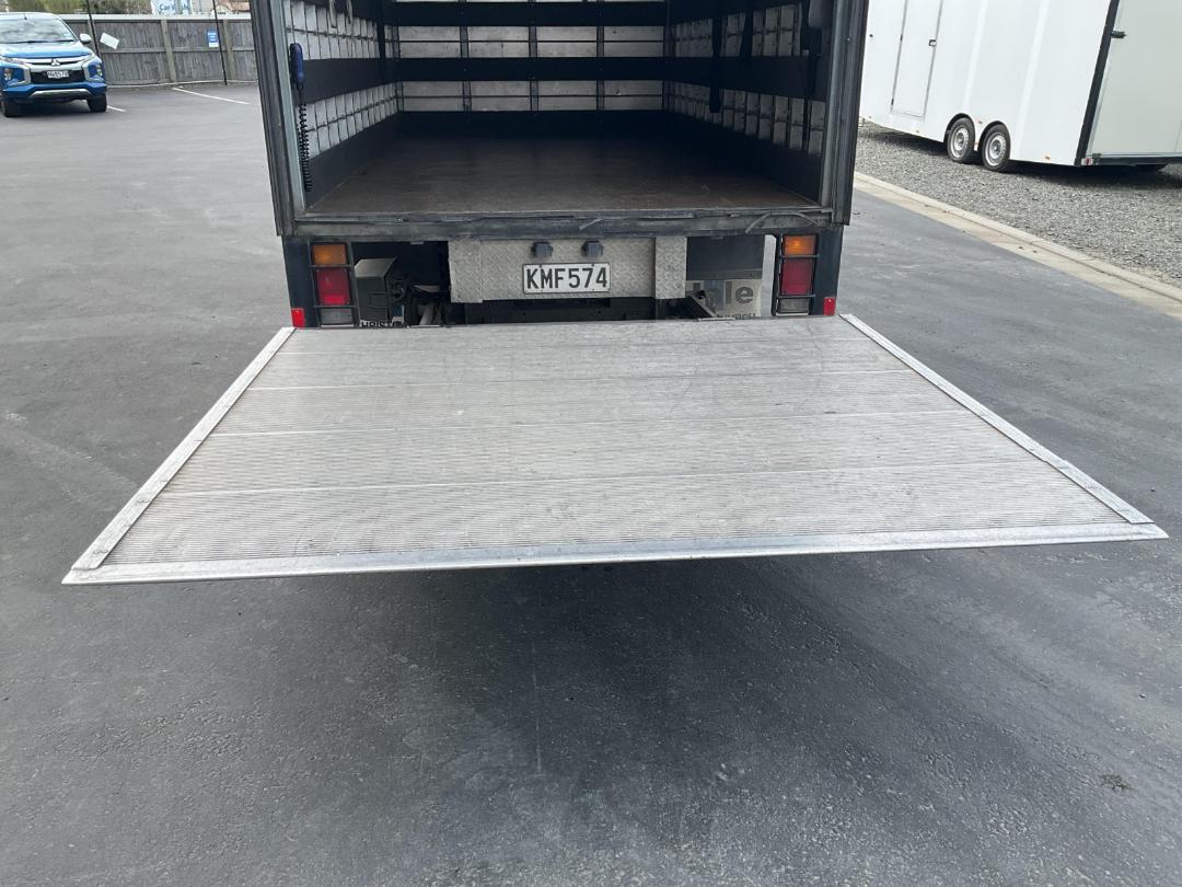 Photo '16' of Isuzu N Series NPR325M Box Body Photo '16' of Isuzu N Series NPR325M Box Body