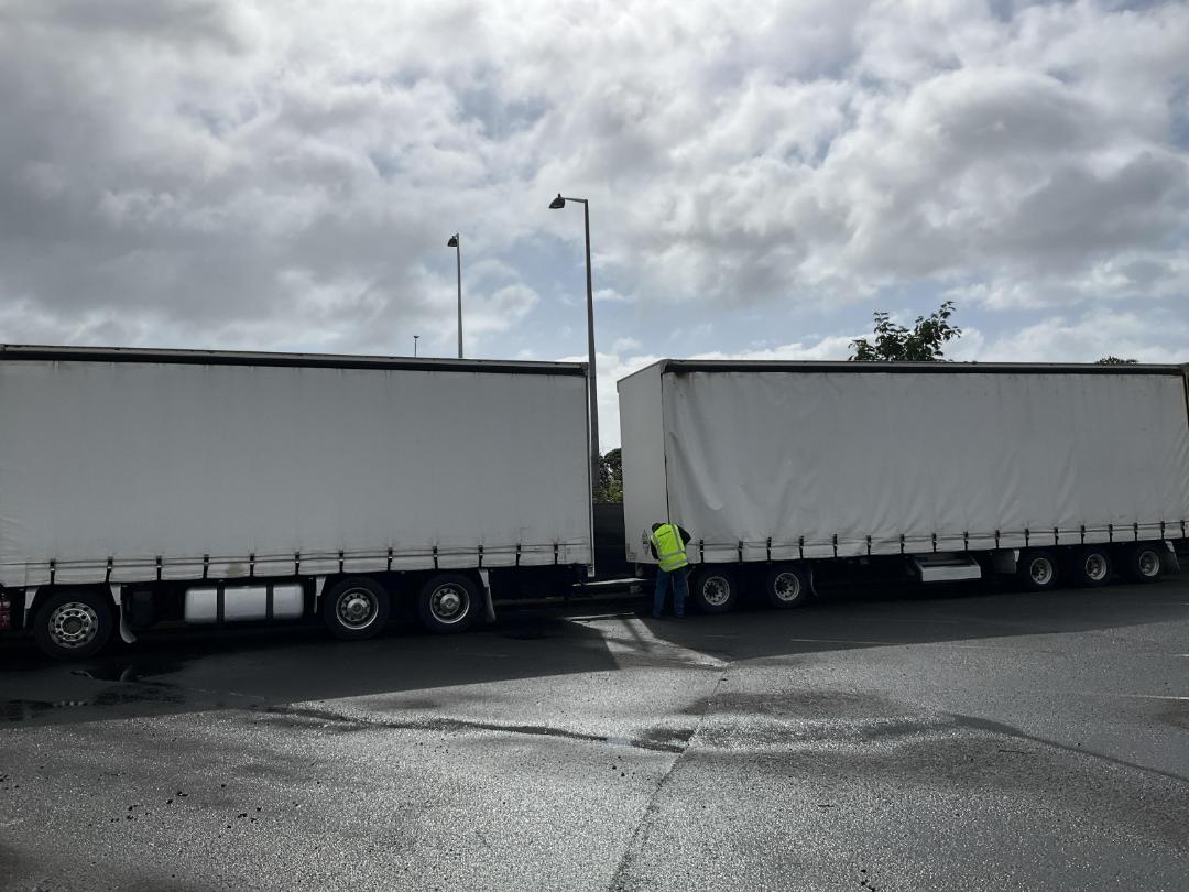 Photo '11' of JACKSON 5A CURTAIN Curtainsider B-Train Photo '11' of JACKSON 5A CURTAIN Curtainsider B-Train