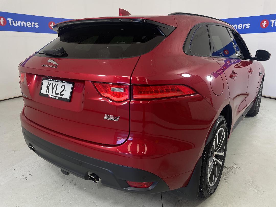 Photo '7' of Jaguar F-Pace Photo '7' of Jaguar F-Pace