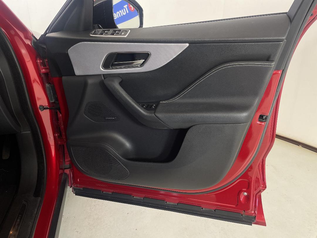 Photo '15' of Jaguar F-Pace Photo '15' of Jaguar F-Pace