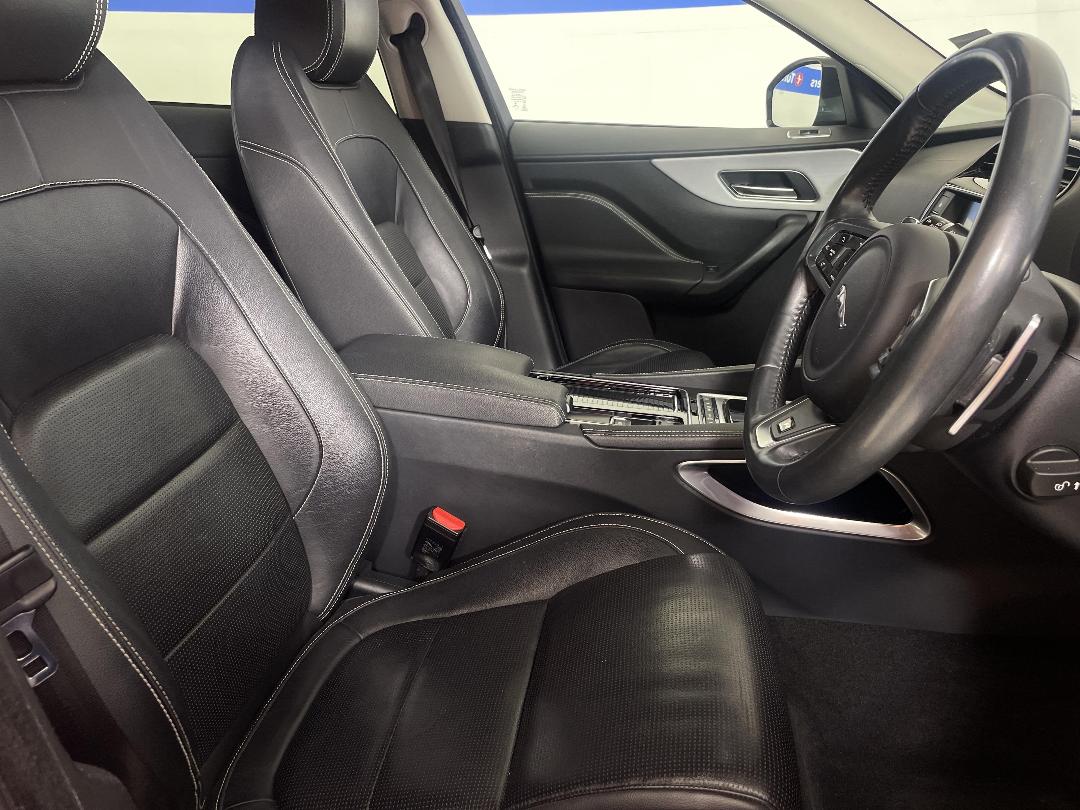 Photo '16' of Jaguar F-Pace Photo '16' of Jaguar F-Pace