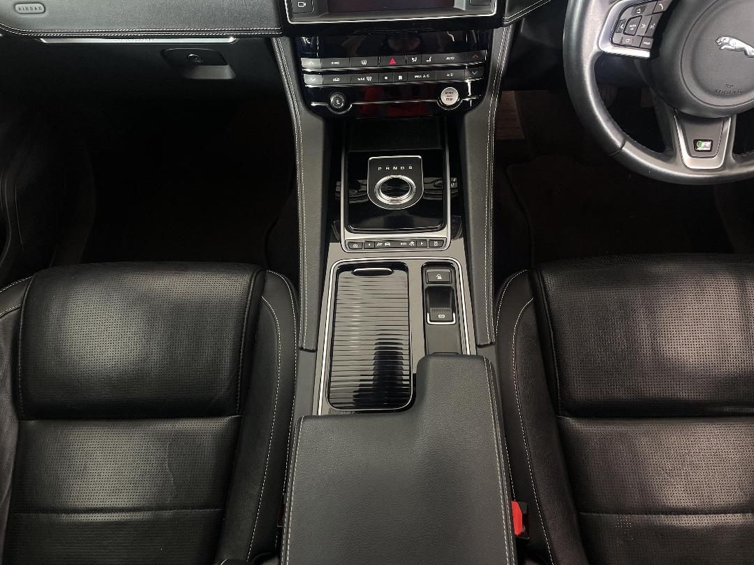 Photo '18' of Jaguar F-Pace Photo '18' of Jaguar F-Pace