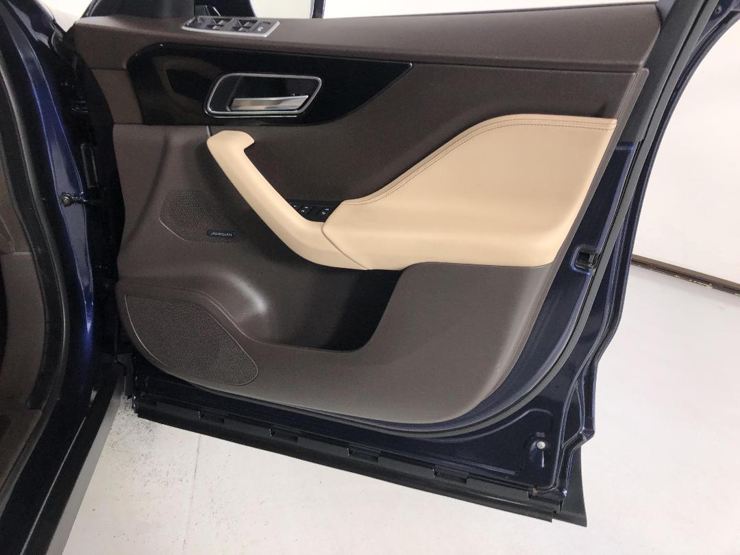 Photo '15' of Jaguar F-Pace