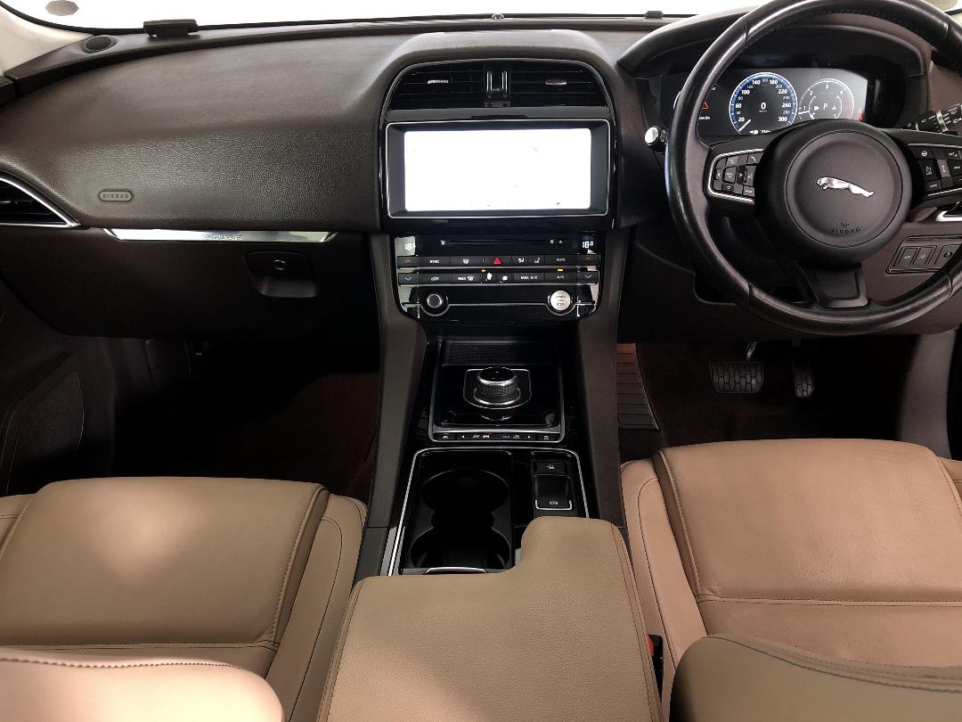 Photo '17' of Jaguar F-Pace