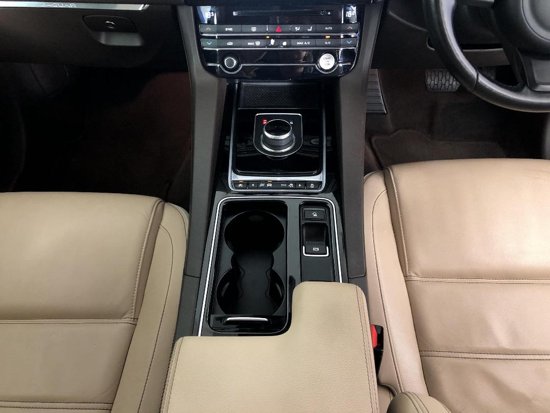 Photo '18' of Jaguar F-Pace