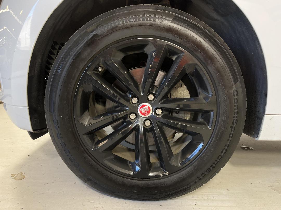 Photo '10' of Jaguar F-Pace Photo '10' of Jaguar F-Pace