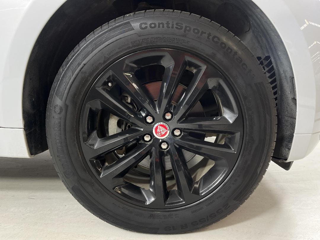 Photo '9' of Jaguar F-Pace Photo '9' of Jaguar F-Pace