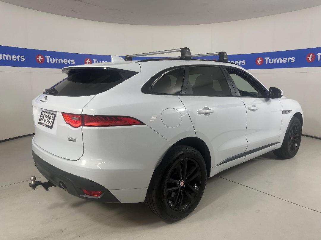 Photo '7' of Jaguar F-Pace Photo '7' of Jaguar F-Pace