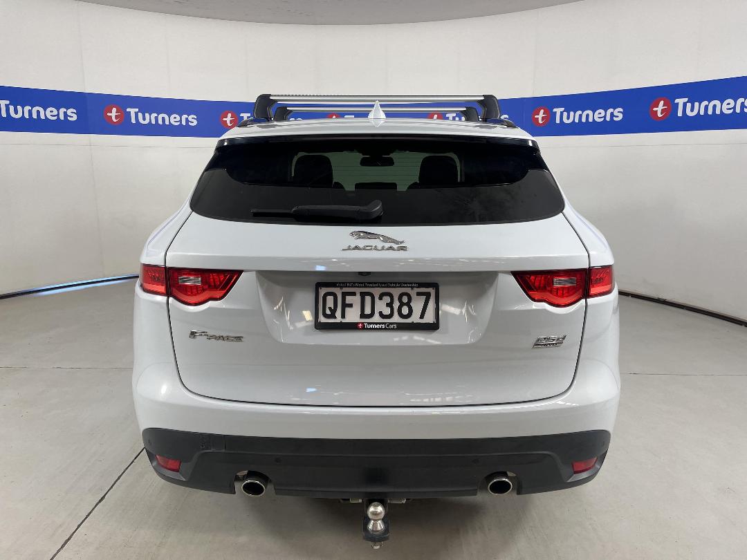 Photo '6' of Jaguar F-Pace Photo '6' of Jaguar F-Pace