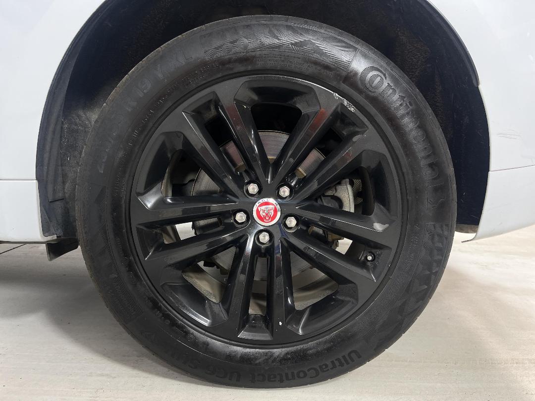 Photo '11' of Jaguar F-Pace Photo '11' of Jaguar F-Pace