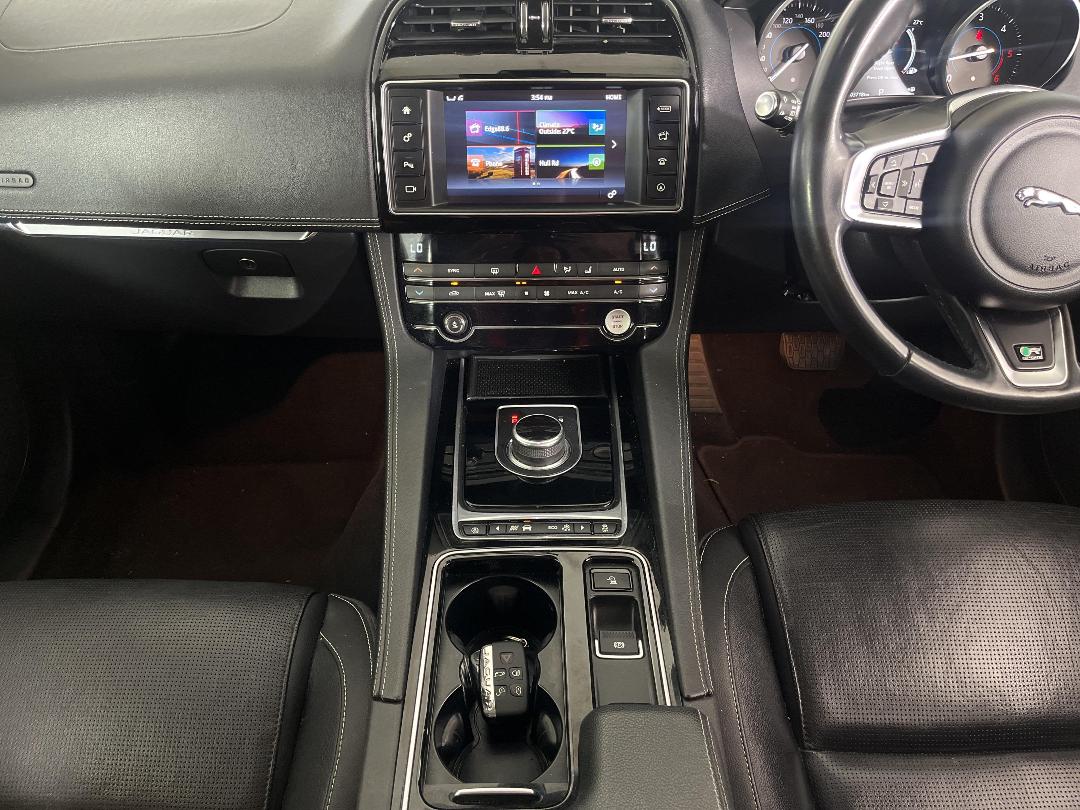 Photo '23' of Jaguar F-Pace Photo '23' of Jaguar F-Pace