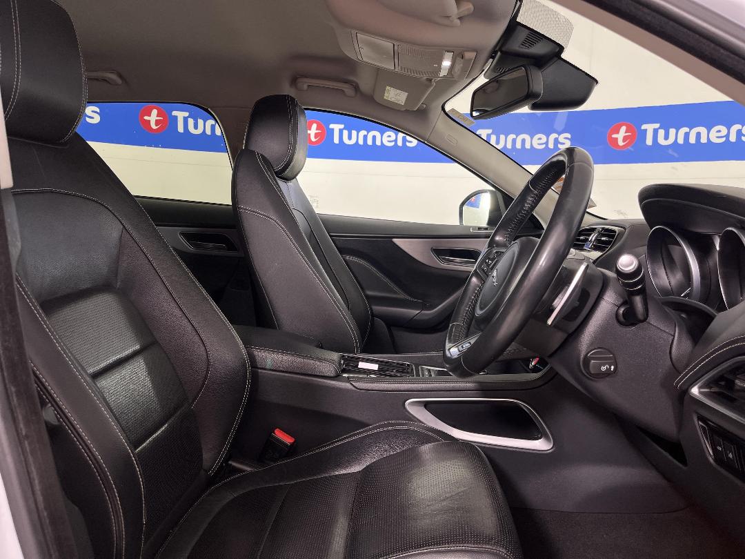 Photo '16' of Jaguar F-Pace Photo '16' of Jaguar F-Pace
