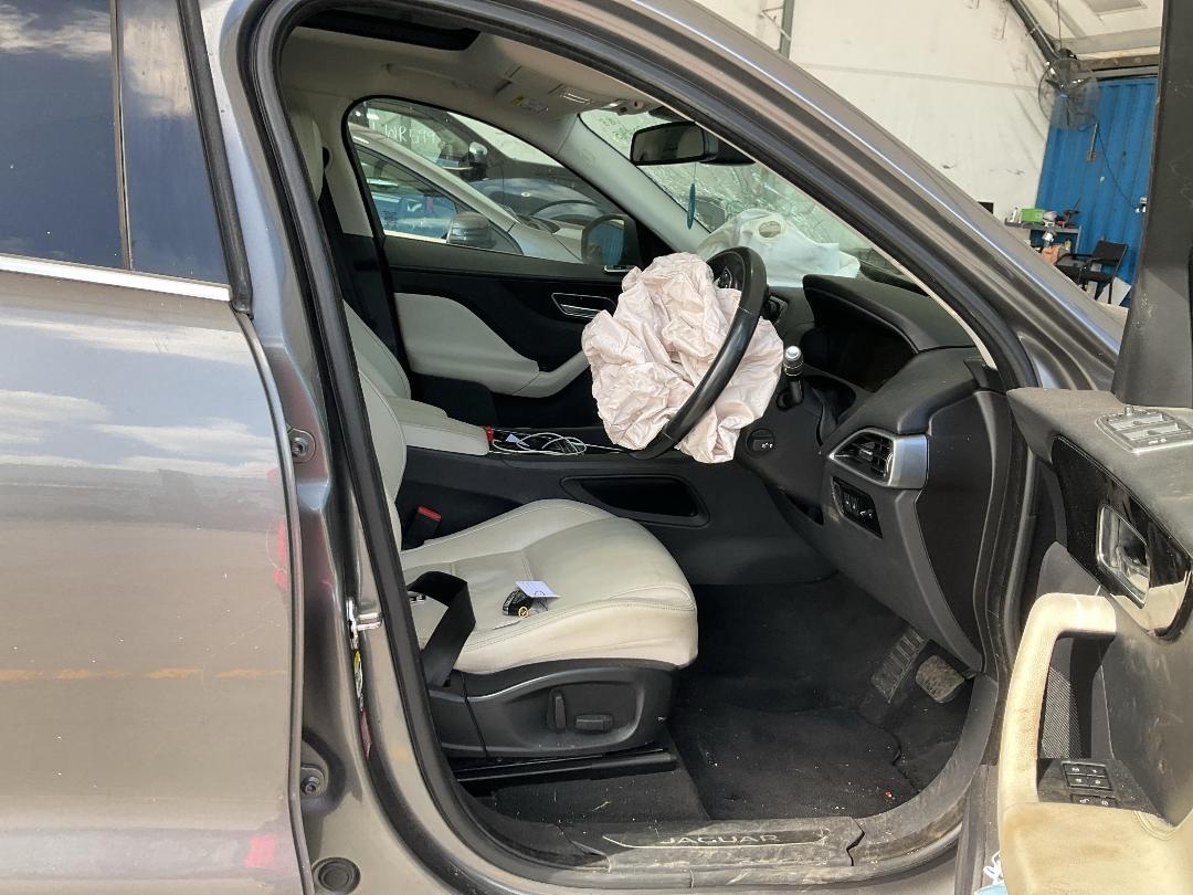 Photo '19' of Jaguar F-Pace