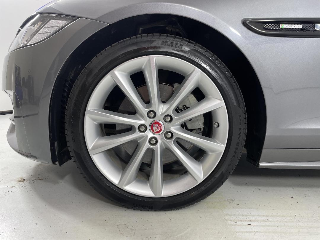 Photo '10' of Jaguar XF Photo '10' of Jaguar XF