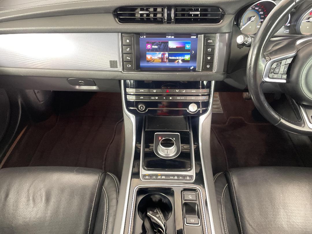Photo '18' of Jaguar XF Photo '18' of Jaguar XF