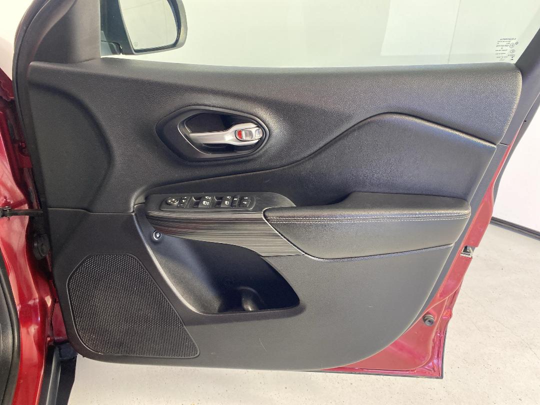 Photo '15' of Jeep Cherokee