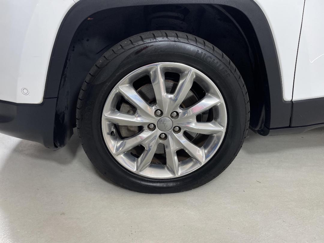 Photo '10' of Jeep Cherokee