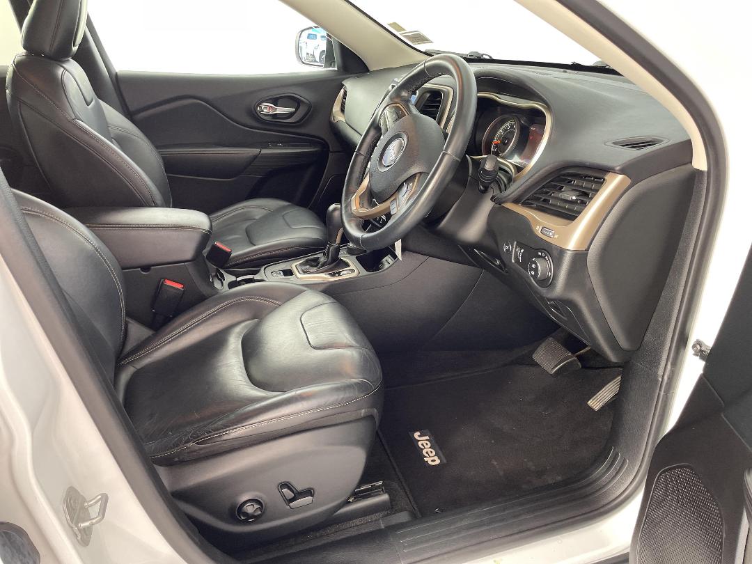 Photo '16' of Jeep Cherokee