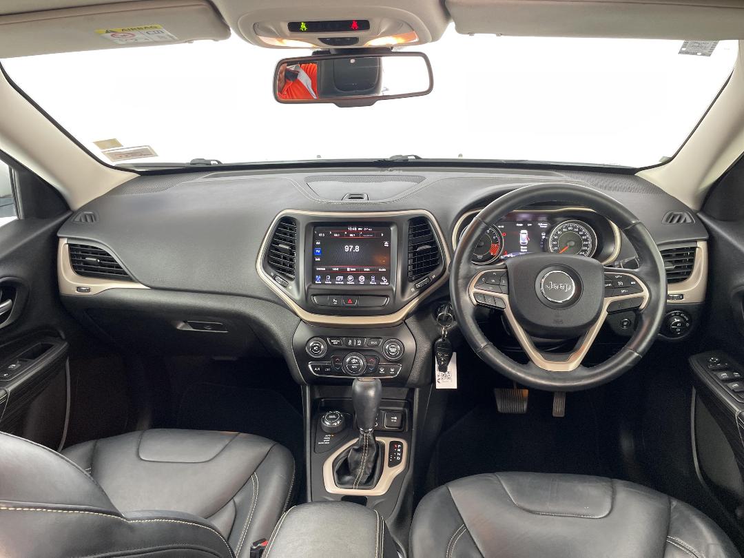 Photo '17' of Jeep Cherokee