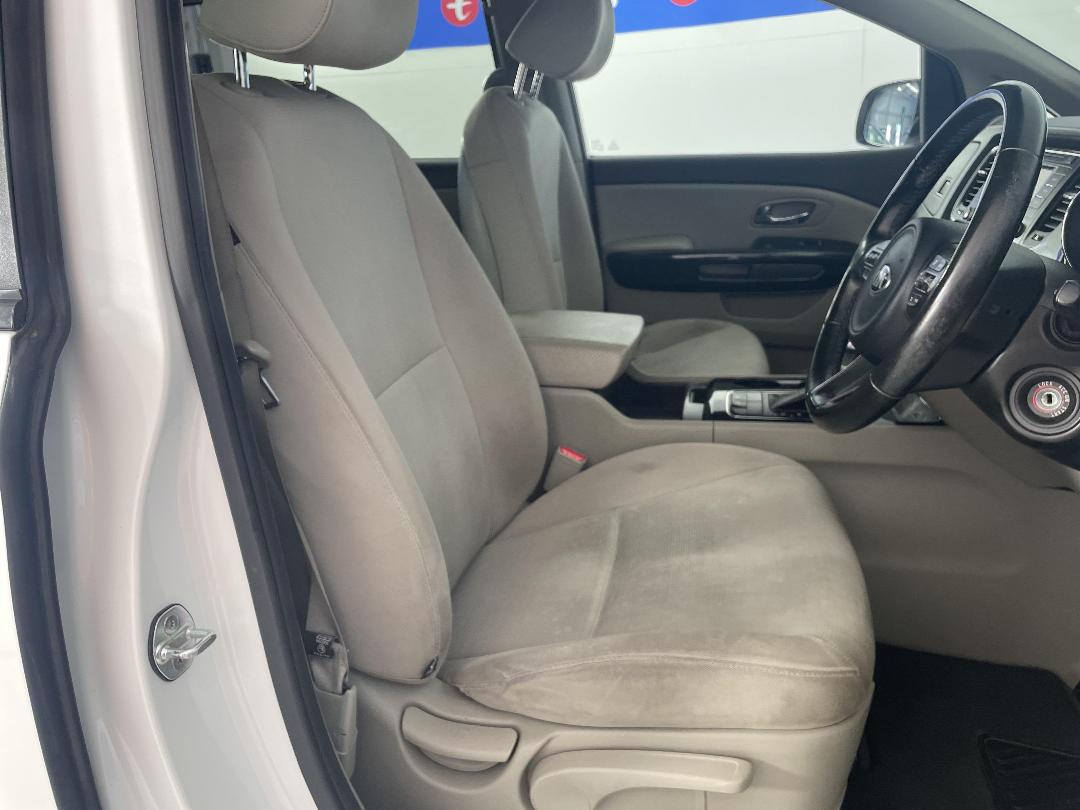 Photo '16' of KIA Carnival