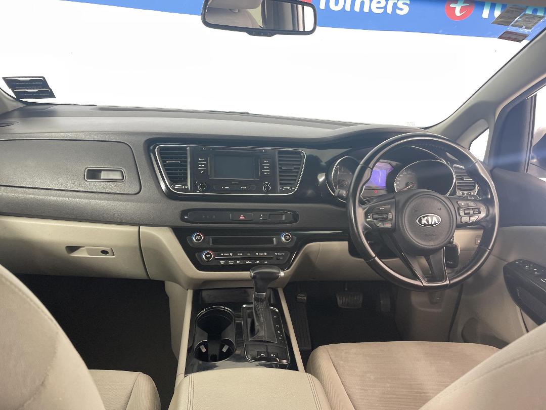Photo '17' of KIA Carnival