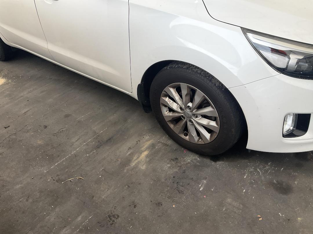 Photo '2' of KIA Carnival EX