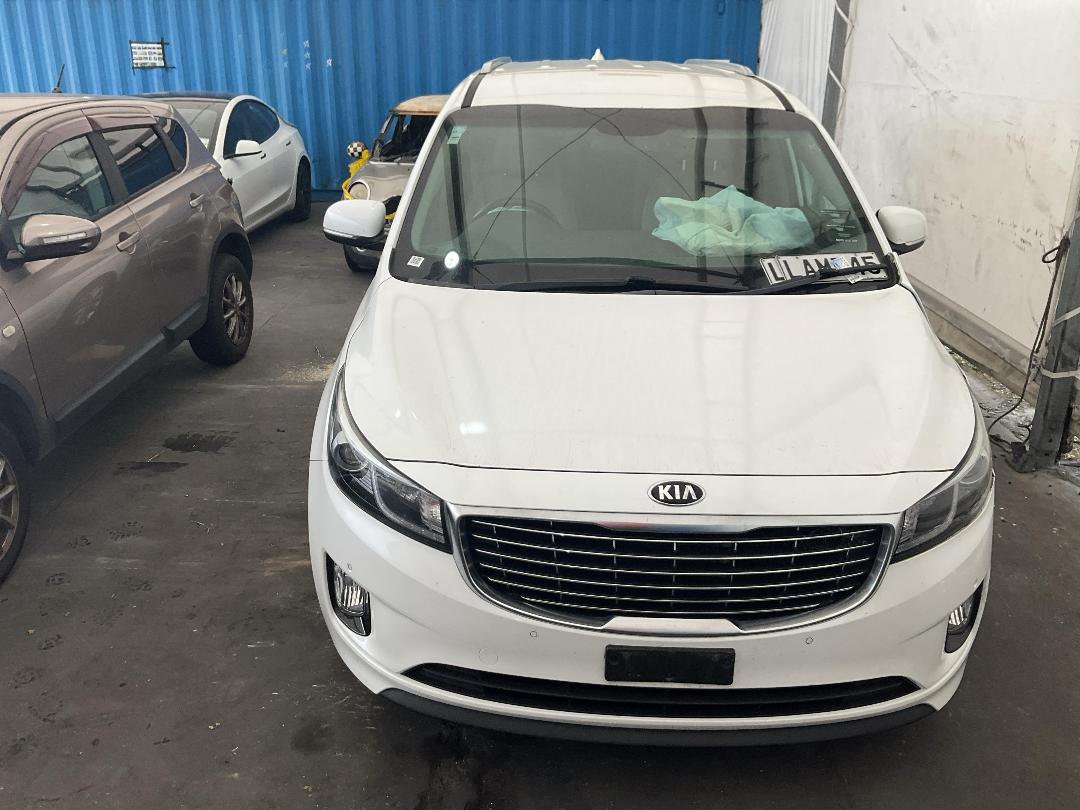 Photo '5' of KIA Carnival EX