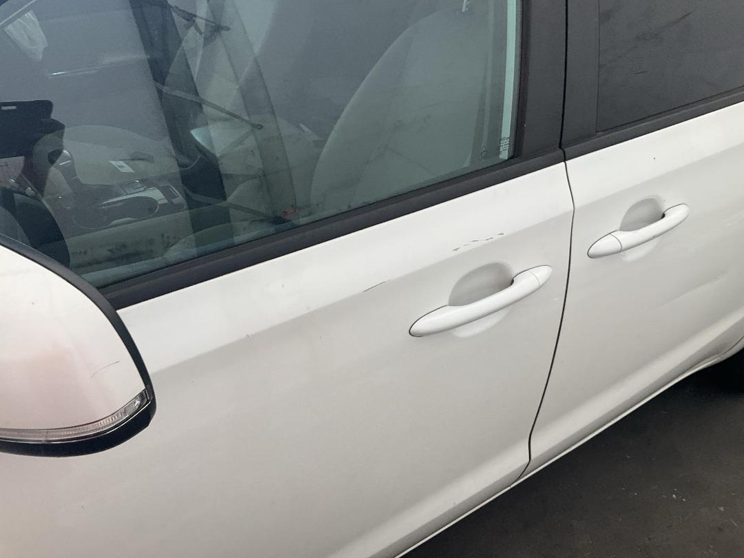 Photo '10' of KIA Carnival EX