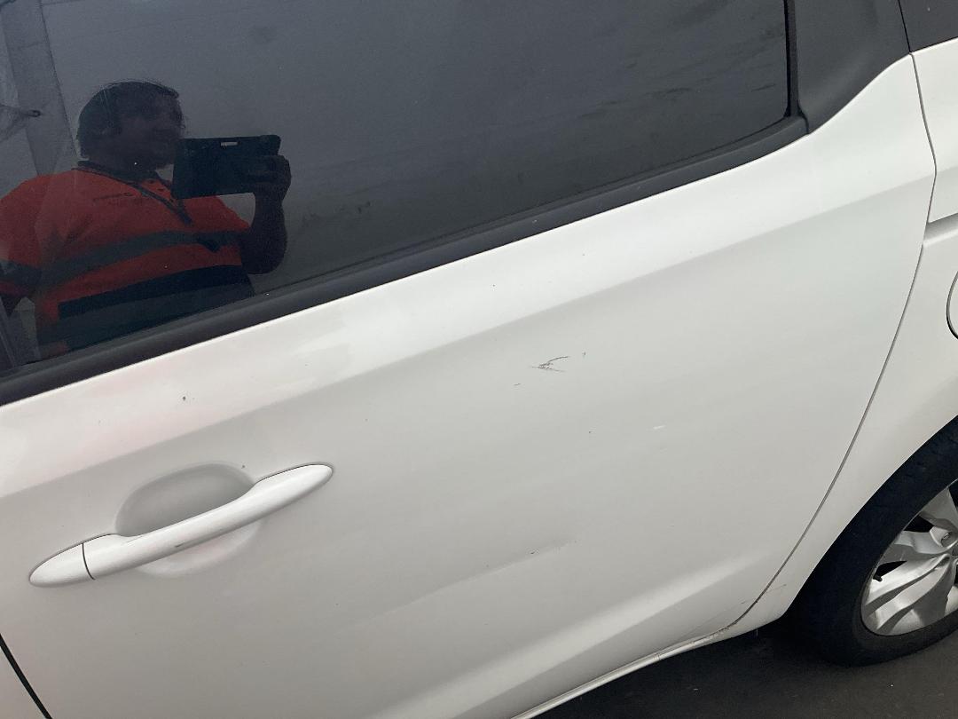 Photo '11' of KIA Carnival EX