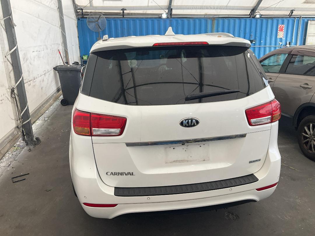 Photo '14' of KIA Carnival EX