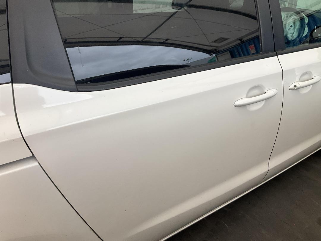 Photo '18' of KIA Carnival EX