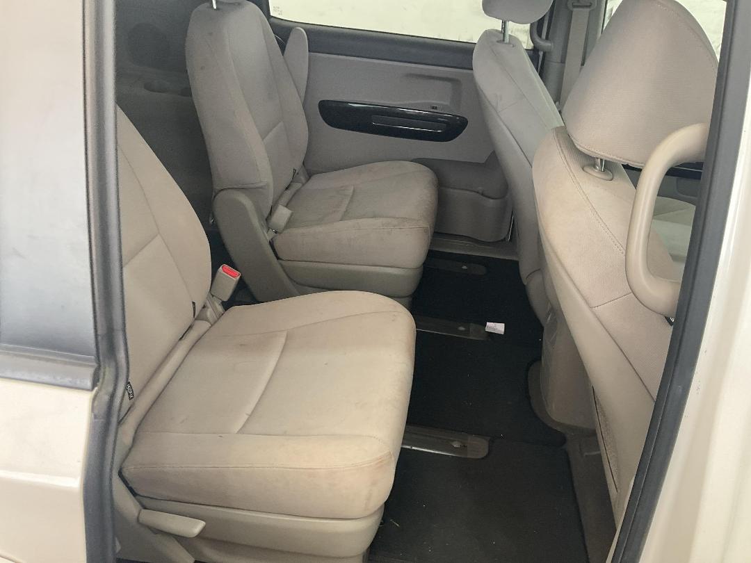 Photo '24' of KIA Carnival EX