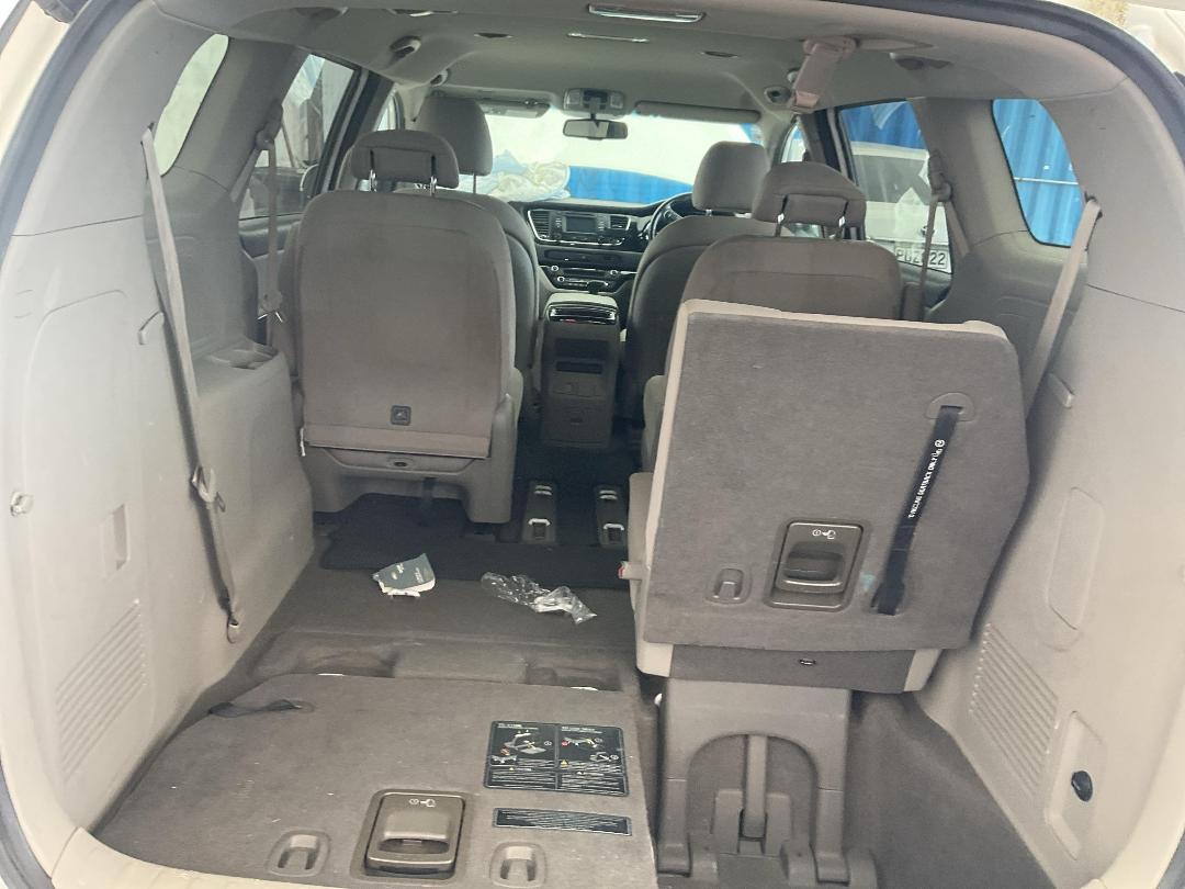 Photo '26' of KIA Carnival EX