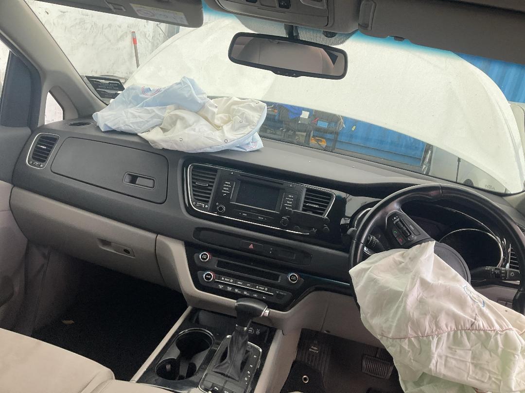 Photo '25' of KIA Carnival EX