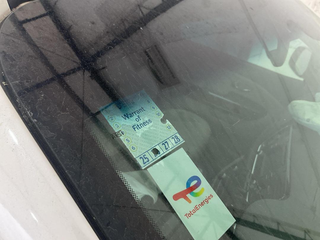 Photo '27' of KIA Carnival EX