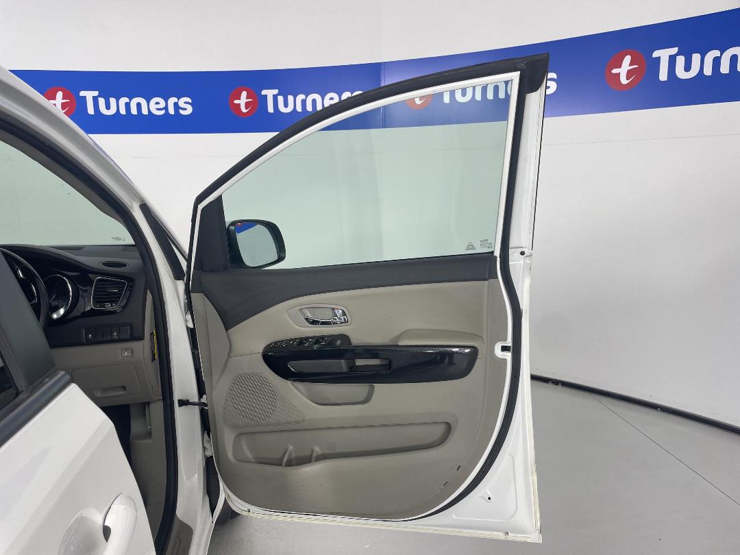 Photo '15' of KIA Carnival Photo '15' of KIA Carnival