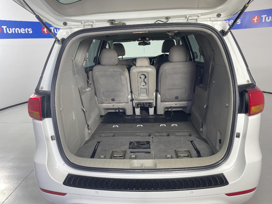 Photo '14' of KIA Carnival Photo '14' of KIA Carnival