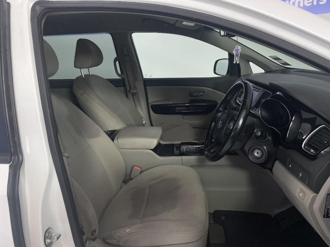 Photo '16' of KIA Carnival Photo '16' of KIA Carnival