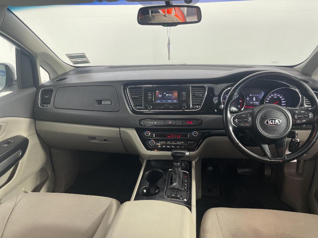 Photo '17' of KIA Carnival Photo '17' of KIA Carnival