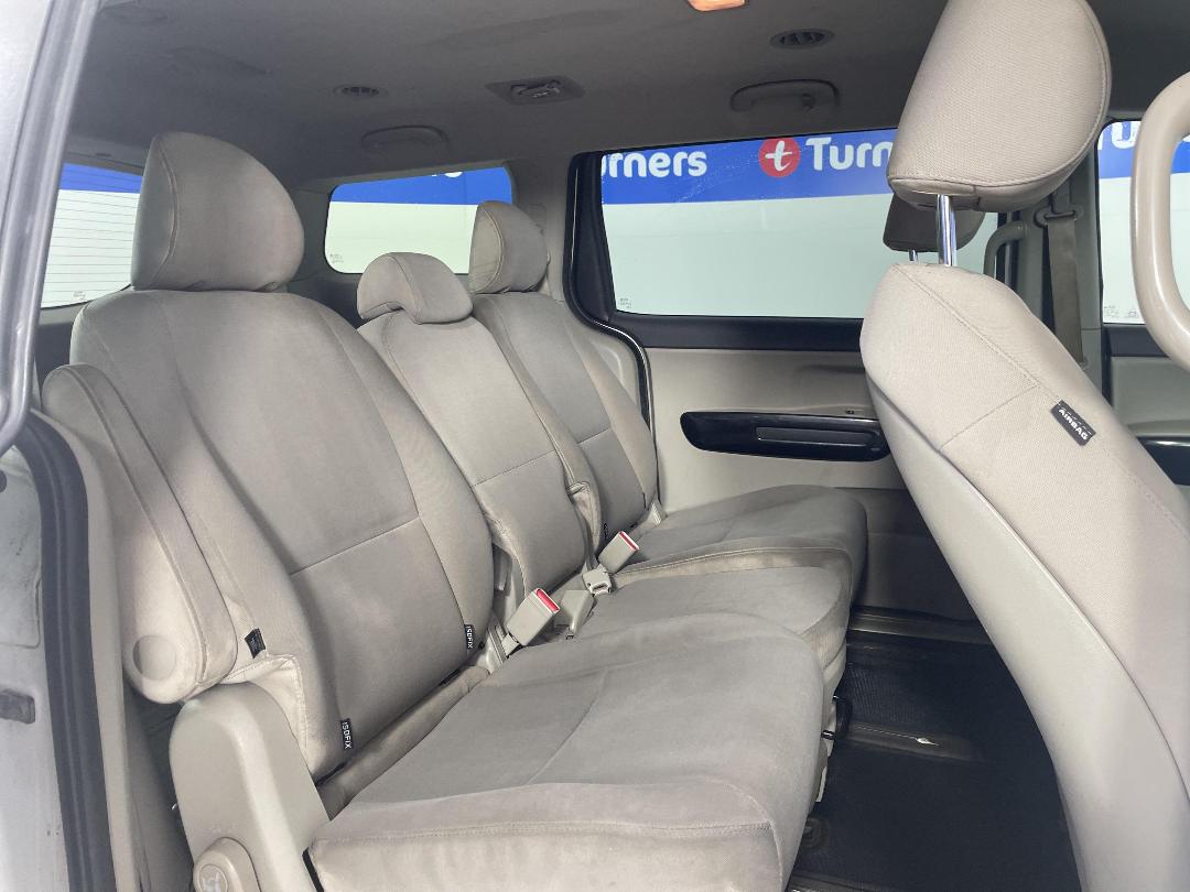 Photo '19' of KIA Carnival Photo '19' of KIA Carnival