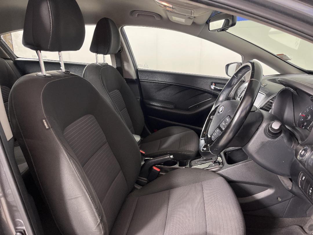 Photo '16' of KIA Cerato