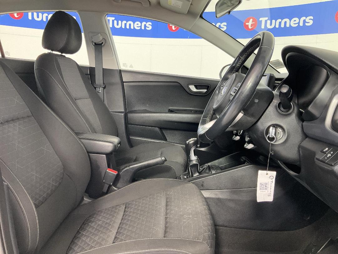 Photo '16' of KIA RIO Photo '16' of KIA RIO