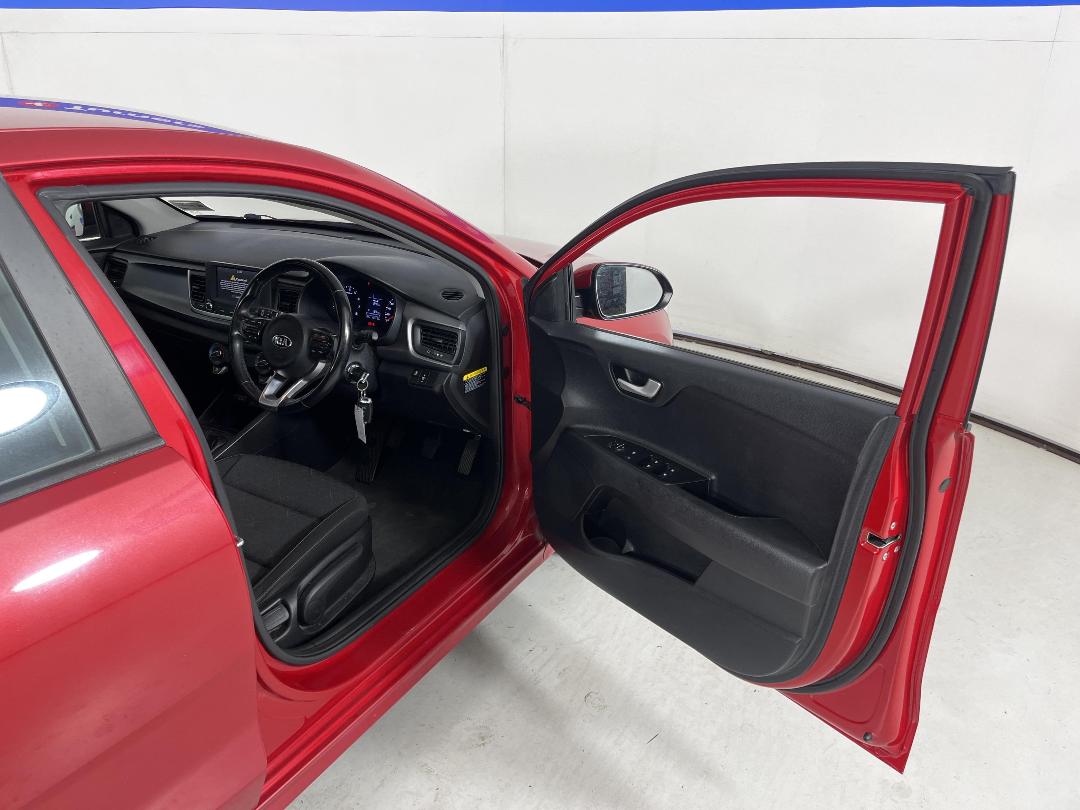 Photo '15' of KIA RIO Photo '15' of KIA RIO