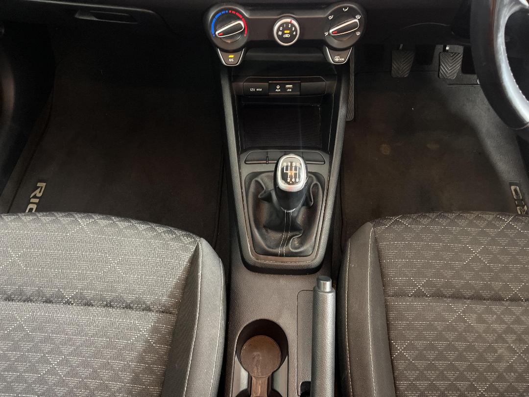 Photo '23' of KIA RIO Photo '23' of KIA RIO